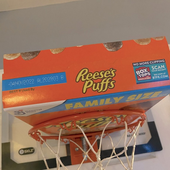 ❌❌ KAWS
Kaws x Reese's Puffs Box
ONE SIZE
Condition: New! Thanks for looking! - Picture 7 of 8